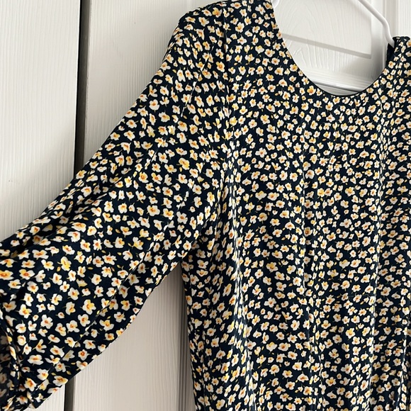 Zara Floral Romper - Picture 2 of 5